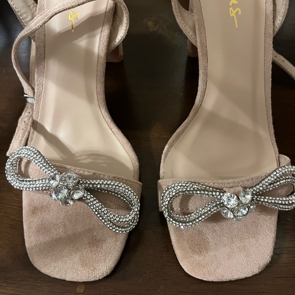 Lulu’s Beige Ankle Strap Heels - Picture 5 of 7